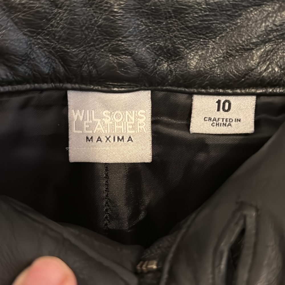 Cropped leather jean. SZ 10. Inseam 24". Waist laying flat is 14.5" across. EVC - Picture 5 of 5